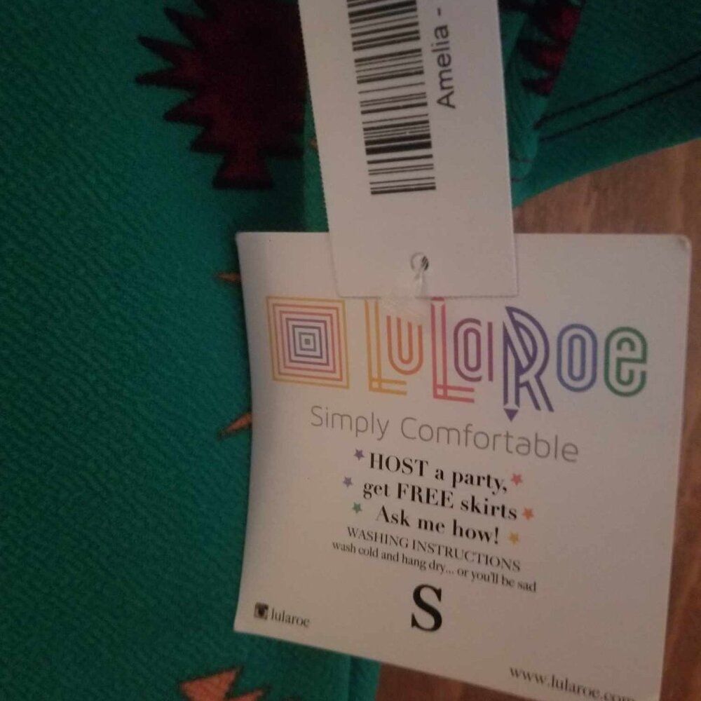 NWT LuLaRoe Amelia Green and Red Aztec Pattern Dress with Pockets Sz S - Picture 4 of 9
